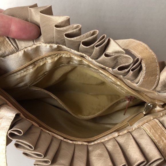 Fabric Roses Pleated Top Hand Bag - Picture 4 of 8